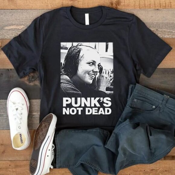 Britney Spears Punks Not Dead Shaved Head Pop Icon Meme Graphic T-Shirt 165 - Picture 1 of 5